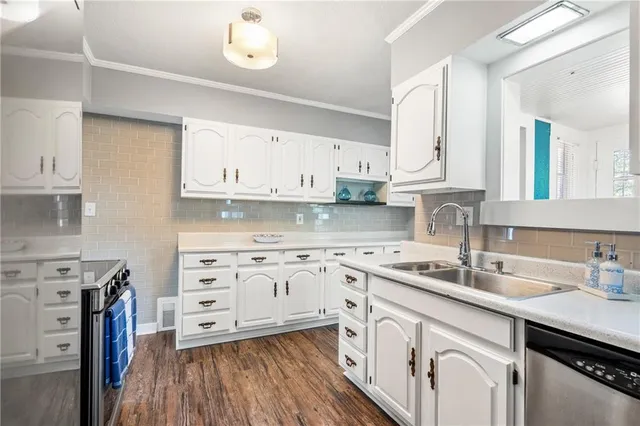 $350,000 | 2118 Tauromee Avenue, Kansas City, KS 66102