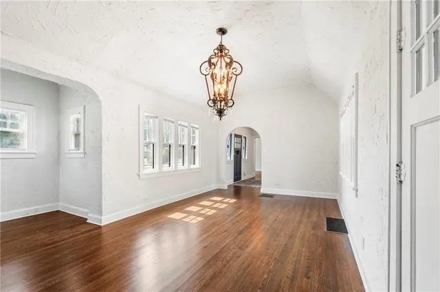 $350,000 | 2118 Tauromee Avenue, Kansas City, KS 66102