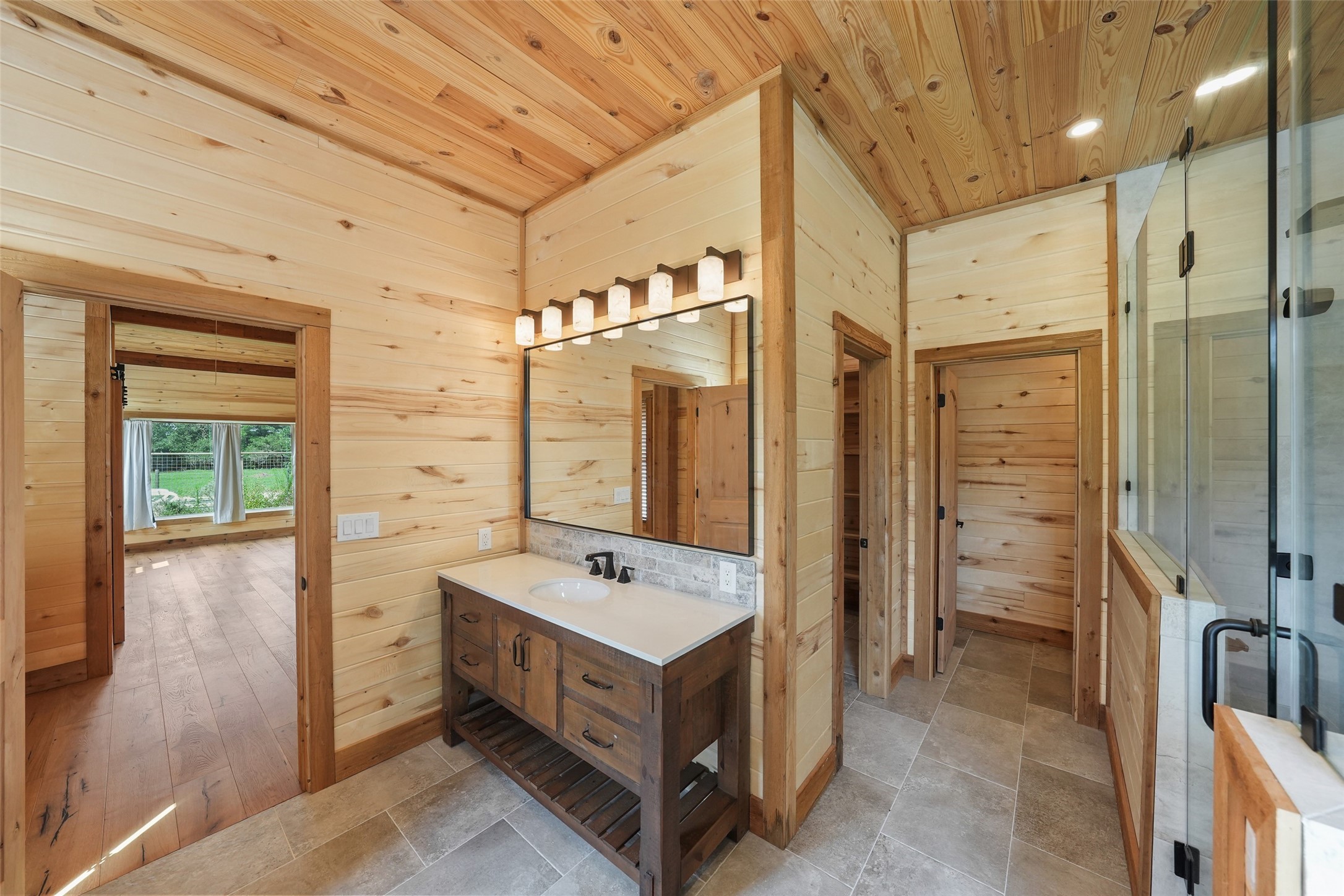 26534 Mitchell Road Hempstead, TX 77445 - Photo 19 of 45 a bathroom with a tub a sink and mirror