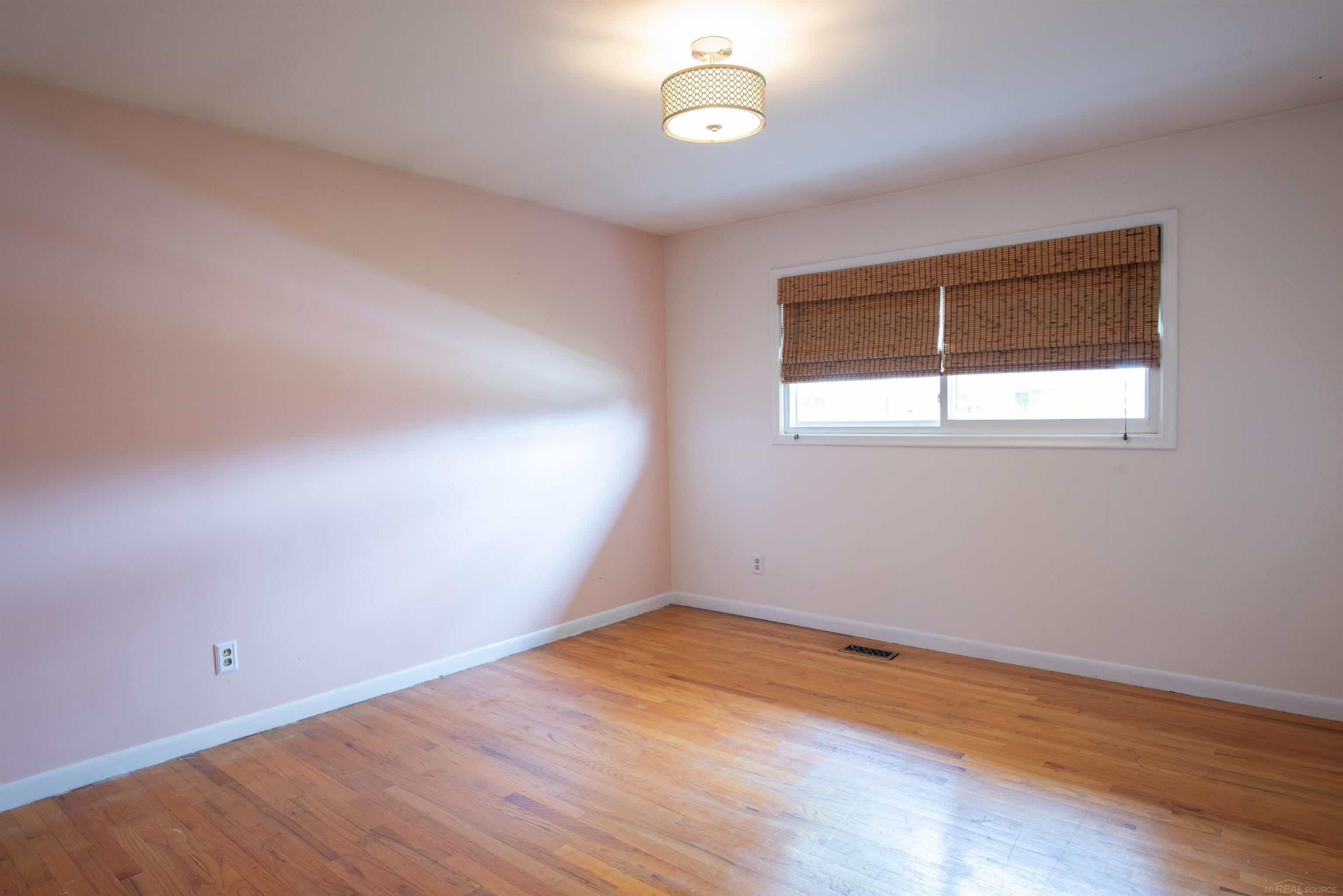 18043 Winsome Road Fraser, MI 48026 - Photo 15 of 32 Primary Bedroom