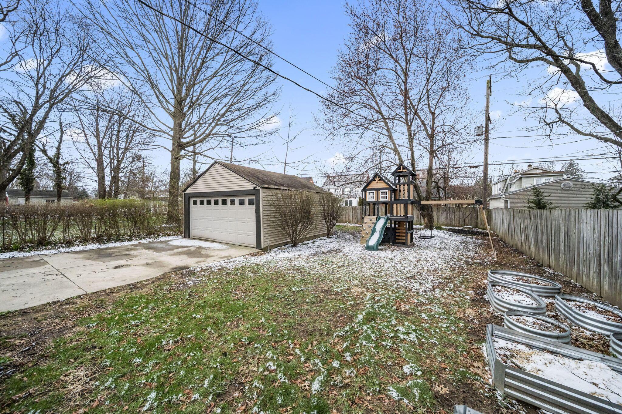 367 East Dunedin Road Columbus, OH 43214 - Photo 30 of 39 Fenced Backyard