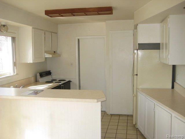 1948 Henbert Road West Bloomfield, MI 48324 - Photo 11 of 25 IMG_5511