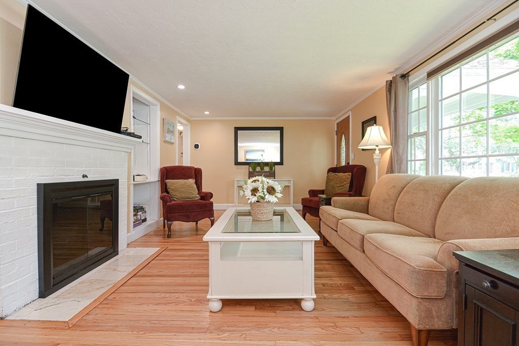 10 Elton Road Yarmouth, MA 02673 - Photo 4 of 37