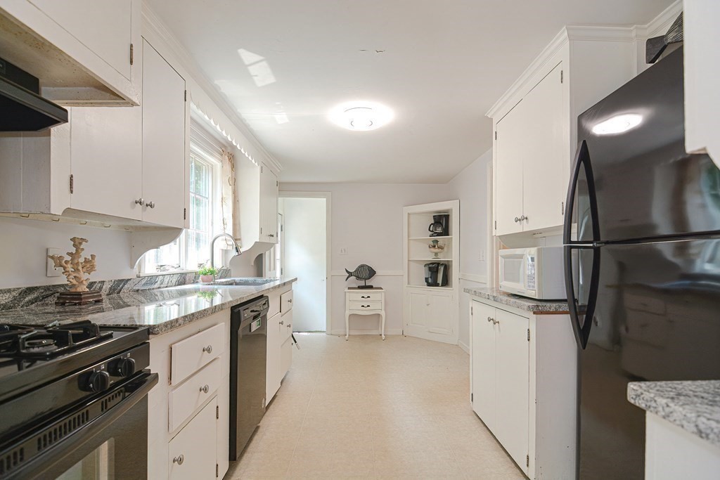 10 Elton Road Yarmouth, MA 02673 - Photo 8 of 37