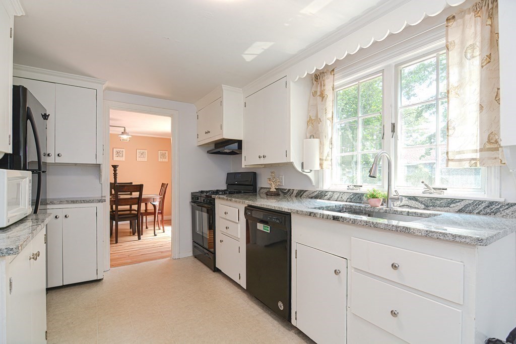 10 Elton Road Yarmouth, MA 02673 - Photo 9 of 37