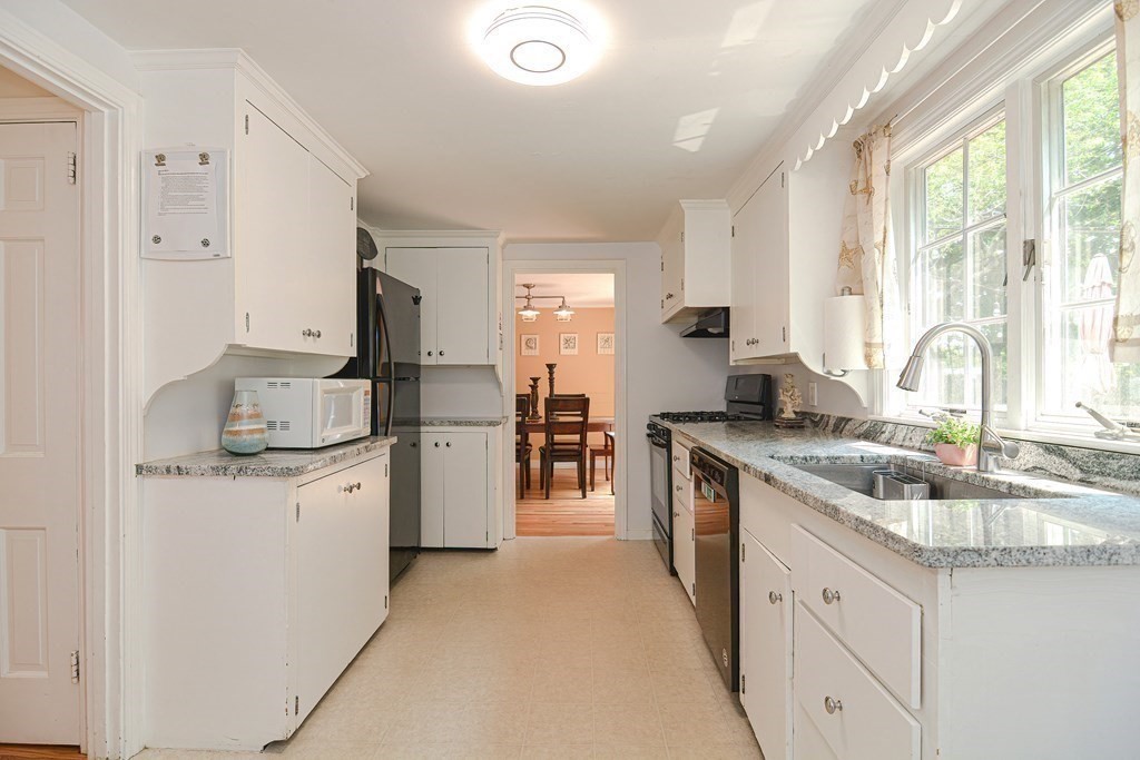 10 Elton Road Yarmouth, MA 02673 - Photo 10 of 37