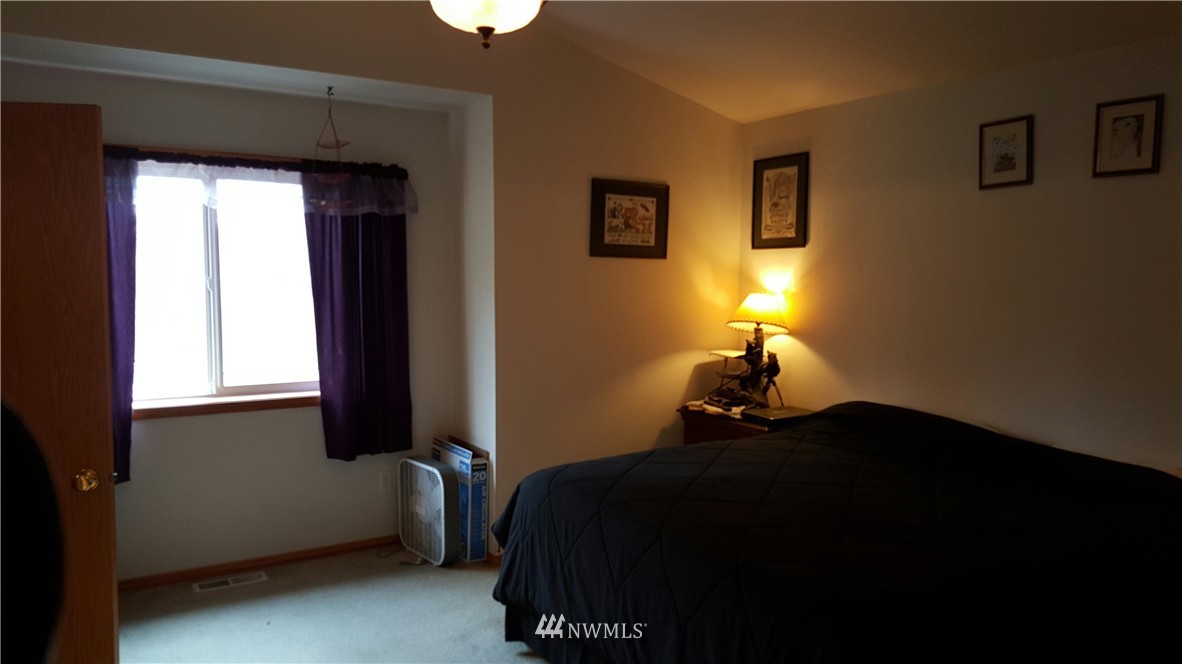 12717 Koeppen Road Southeast Rainier, WA 98576 - Photo 11 of 25 Gallery Image 11