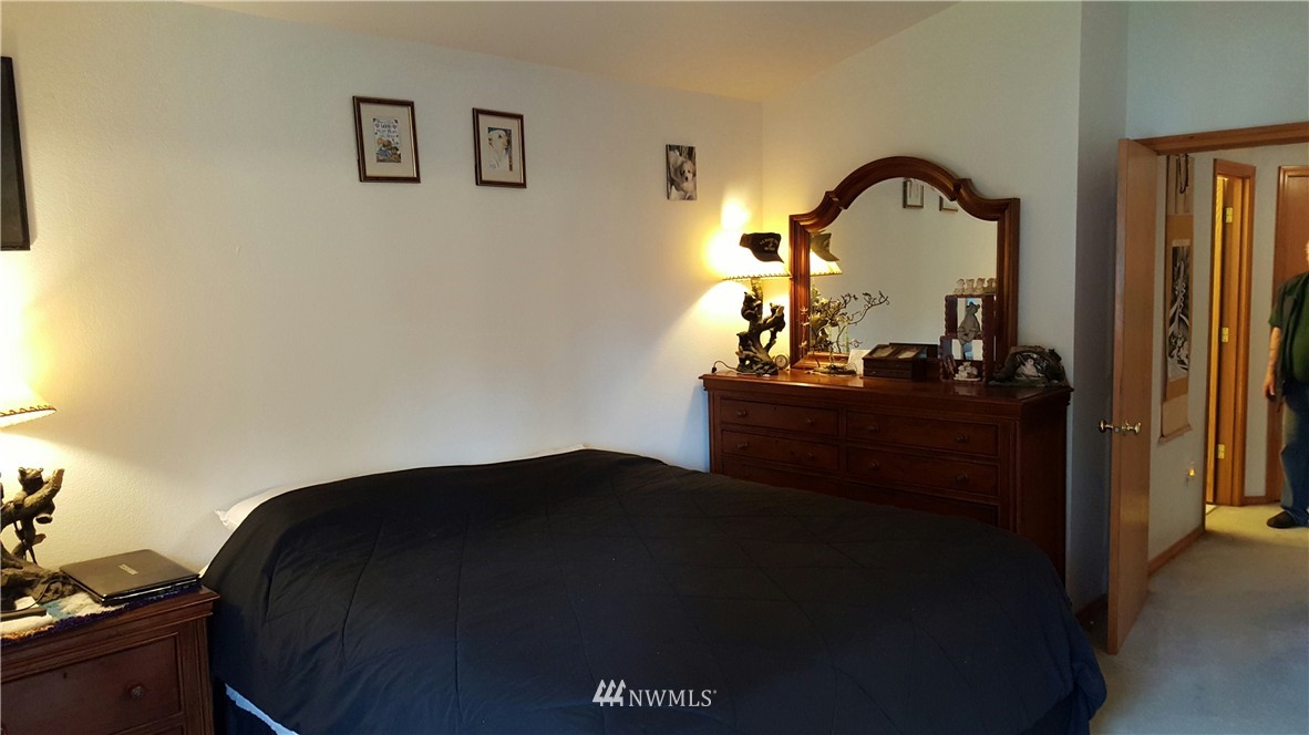 12717 Koeppen Road Southeast Rainier, WA 98576 - Photo 12 of 25 Gallery Image 12
