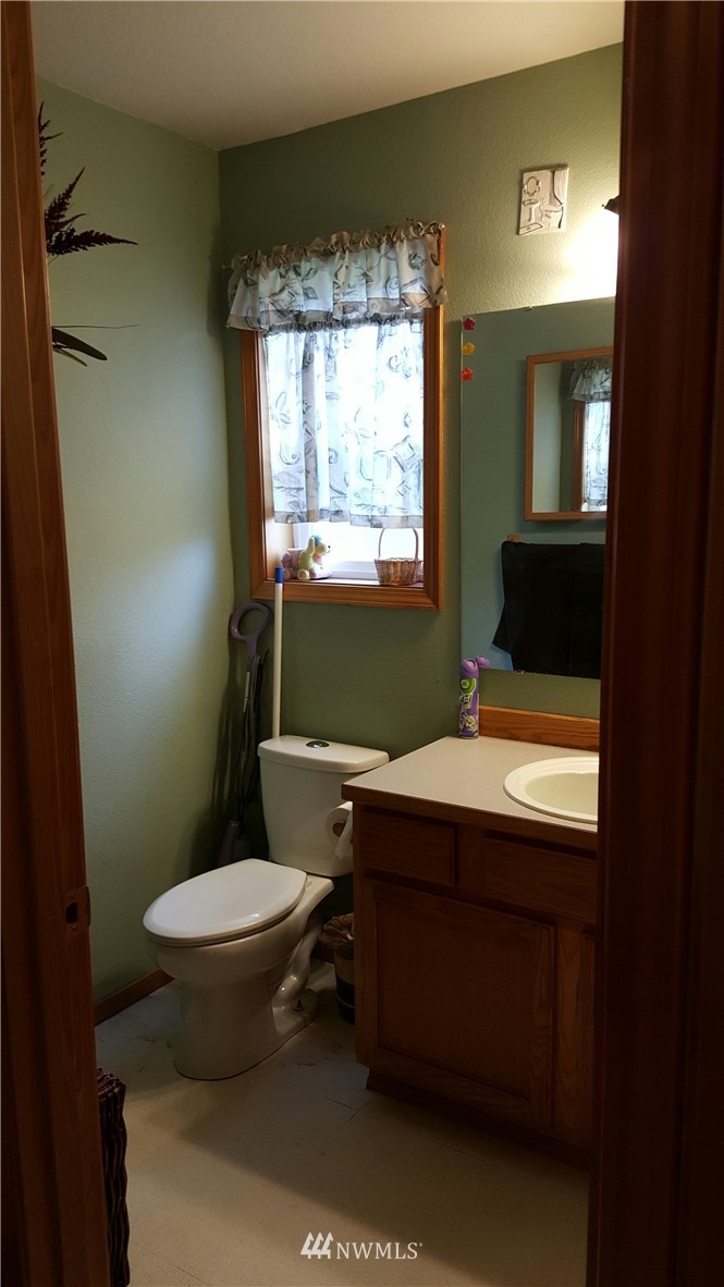 12717 Koeppen Road Southeast Rainier, WA 98576 - Photo 6 of 25 Gallery Image 6