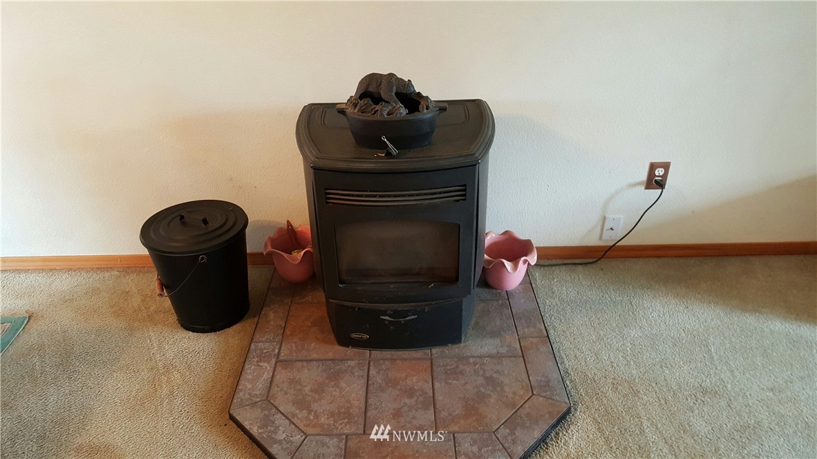 12717 Koeppen Road Southeast Rainier, WA 98576 - Photo 7 of 25 Gallery Image 7