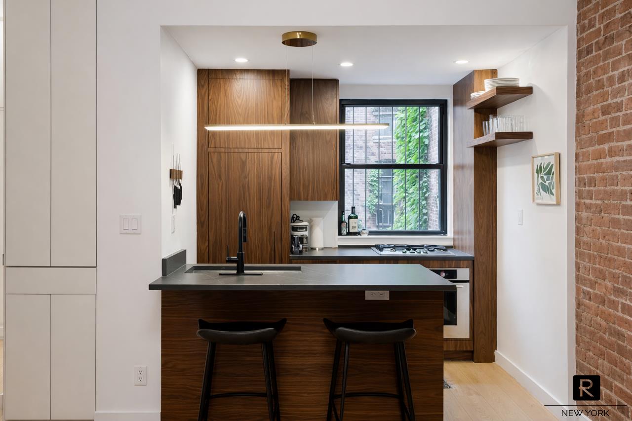 41 Jane Street, Unit 2B Manhattan, NY 10014 - Photo 3 of 10