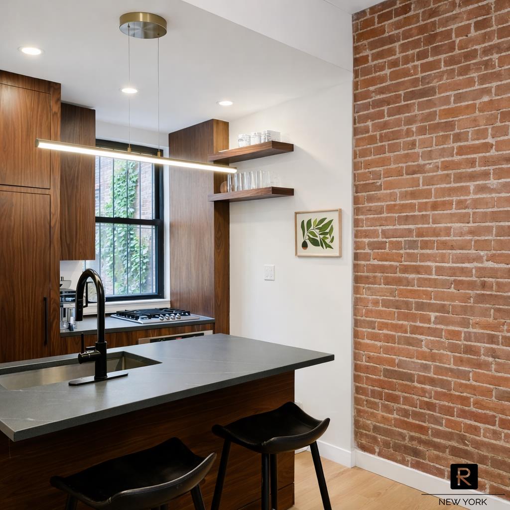 41 Jane Street, Unit 2B Manhattan, NY 10014 - Photo 4 of 10