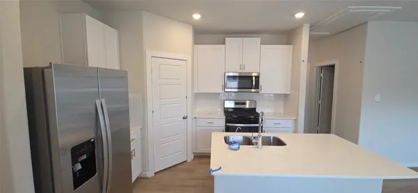 $2,000 | 271 Charles Rdg Drive, Montgomery, TX 77316