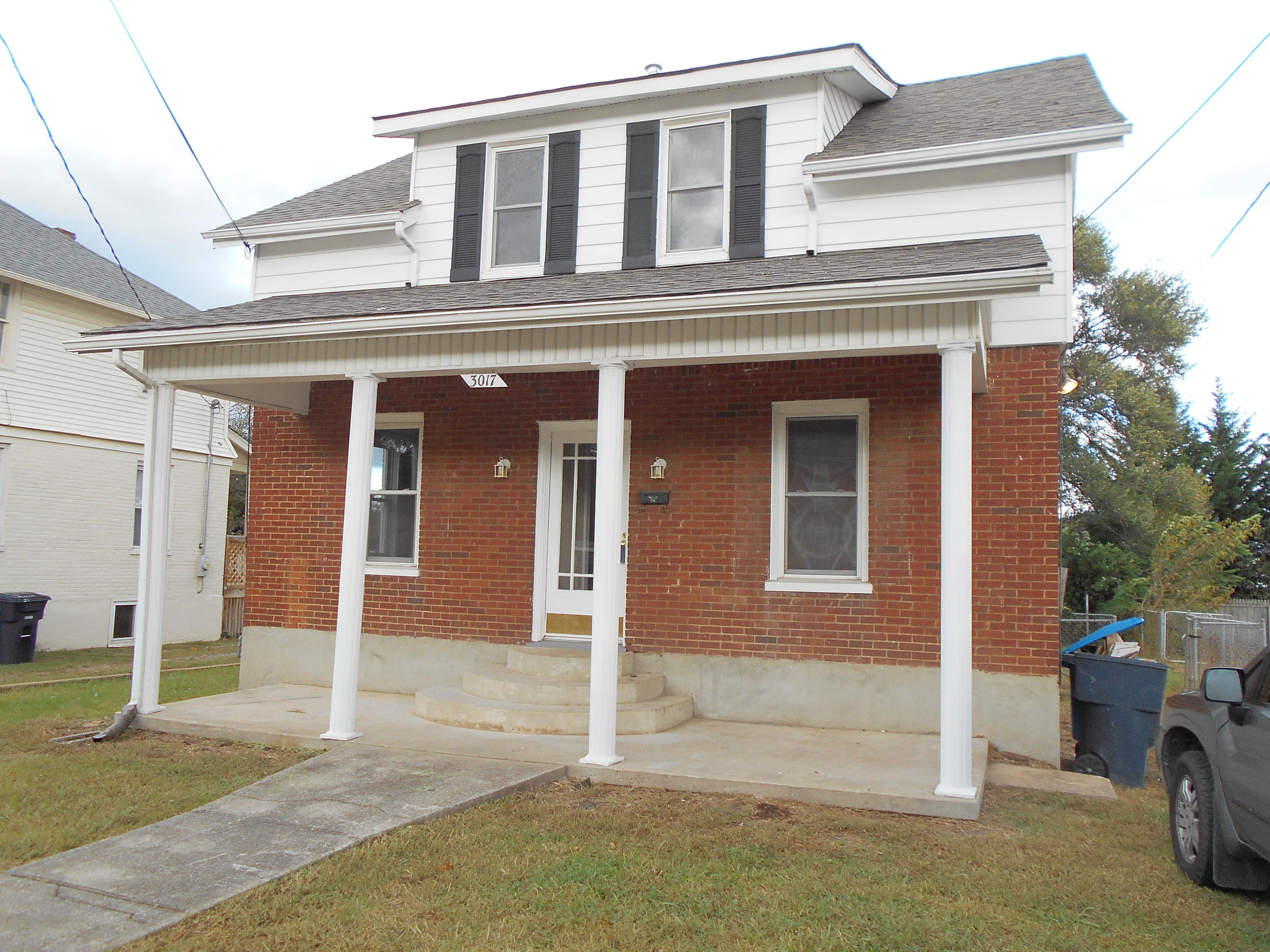 3017 Plantation Road Northeast Roanoke, VA 24012 - Photo 7 of 10 Front