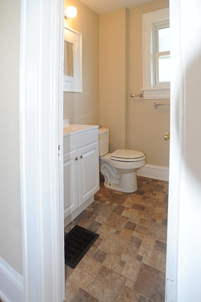 3017 Plantation Road Northeast Roanoke, VA 24012 - Photo 9 of 10 Bath
