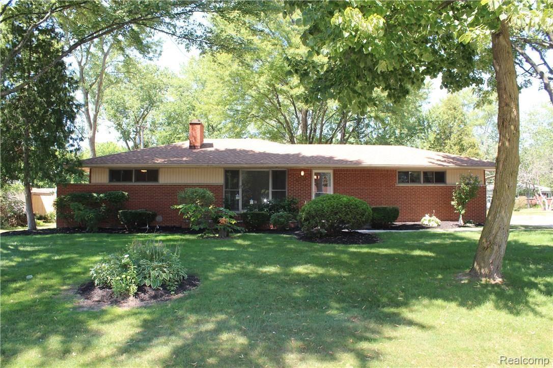 28165 Thorny Brae Road Farmington, MI 48331 - Photo 2 of 13 Front.JPG