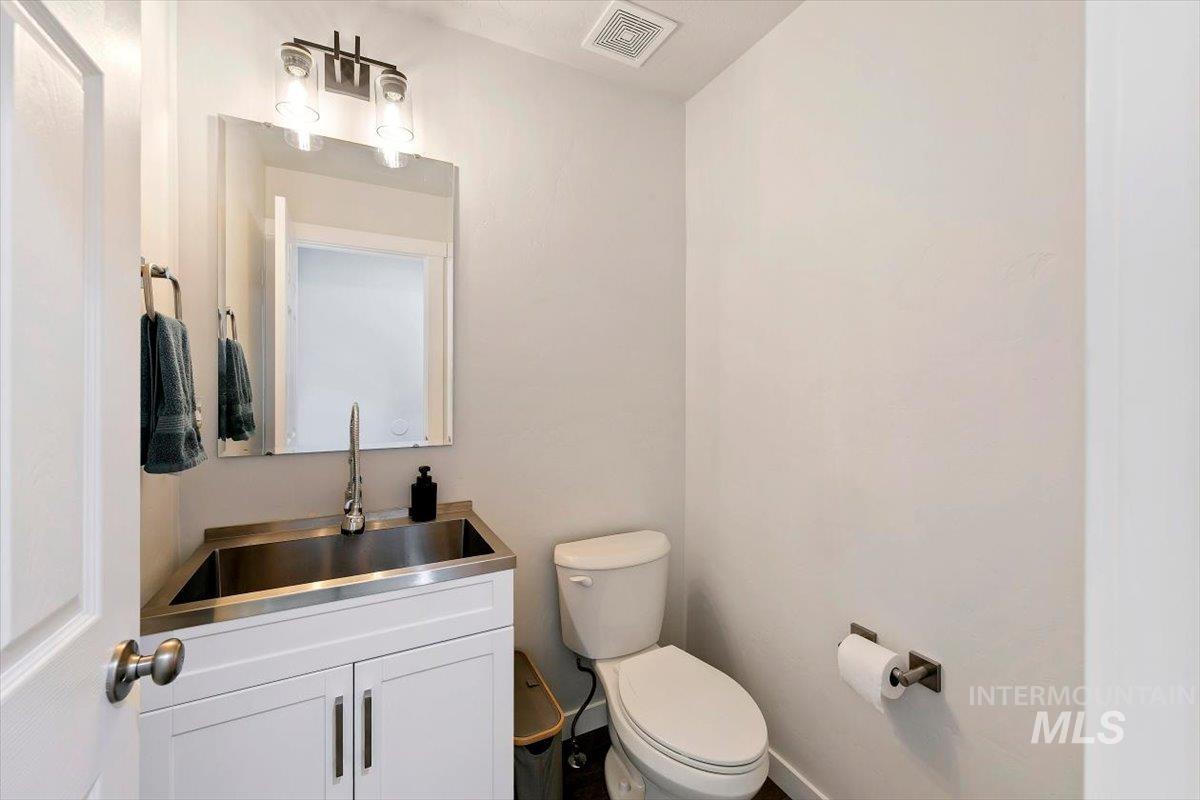 8575 South Foraker Way Kuna, ID 83634 - Photo 20 of 43 Large stainless steel sink conveniently located next to the garage