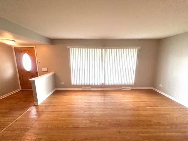 $250,000 | 16856 School Street, South Holland, IL 60473