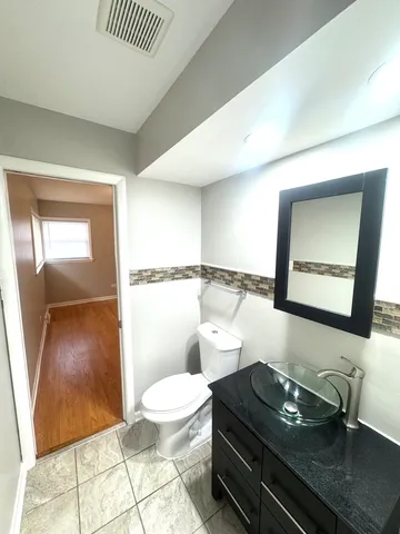 $250,000 | 16856 School Street, South Holland, IL 60473