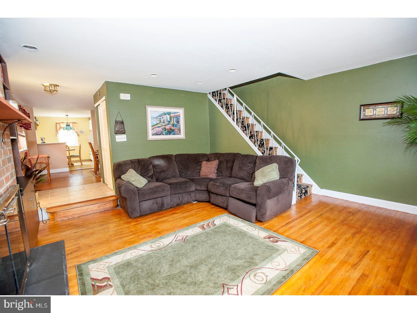 804 Susquehanna Road Philadelphia, PA 19111 - Photo 3 of 25 Living Room