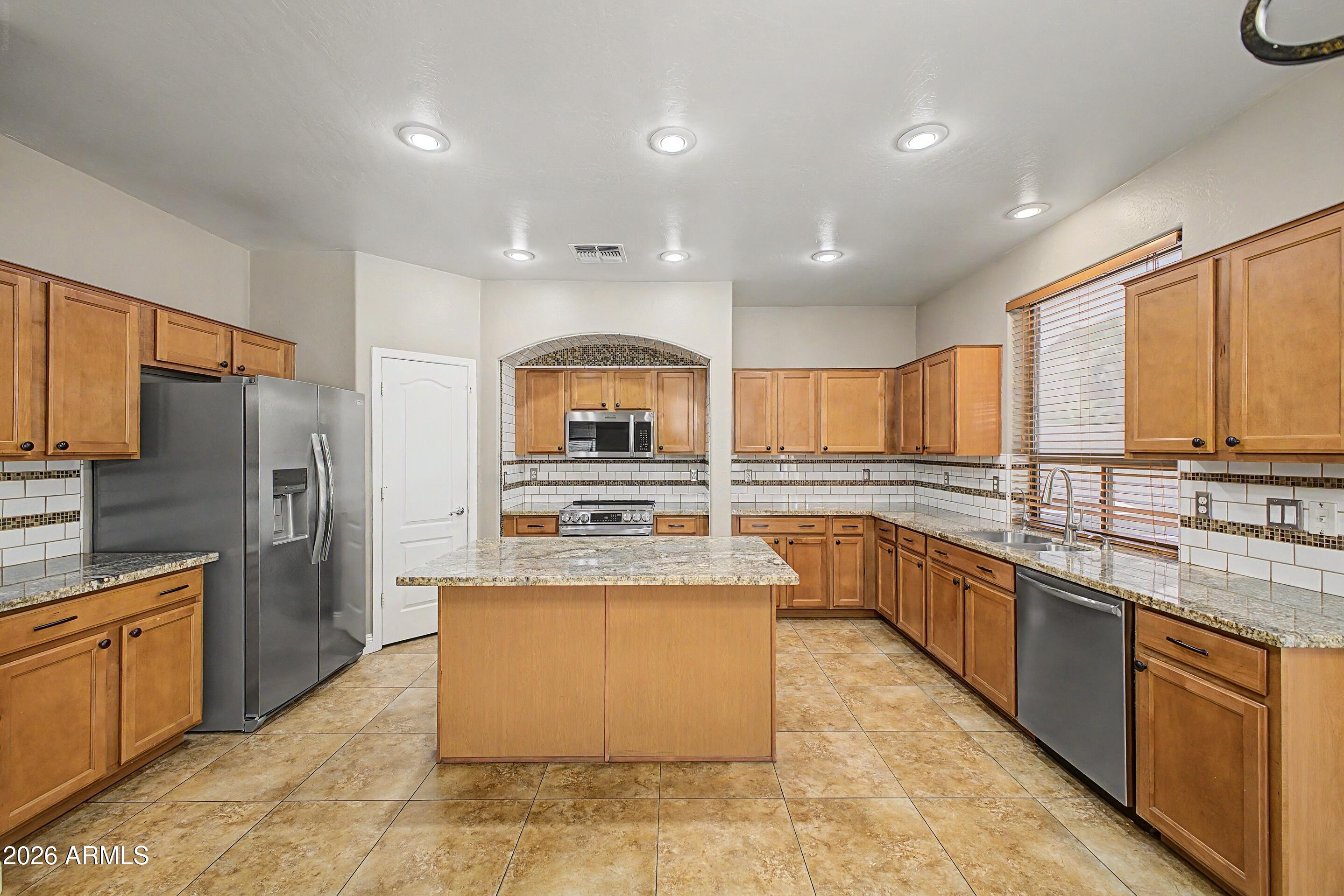 9117 West Riverside Avenue Tolleson, AZ 85353 - Photo 3 of 39