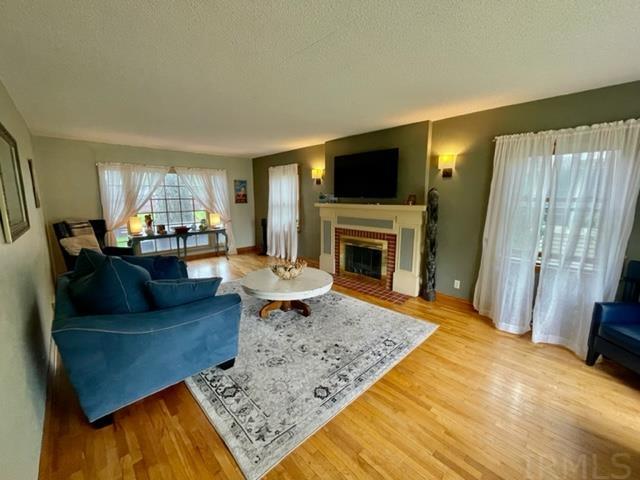 415 Johns Street Decatur, IN 46733 - Photo 4 of 32