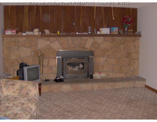 39 White Pine Road Kenna, WV 25248 - Photo 3 of 7 Living Room.