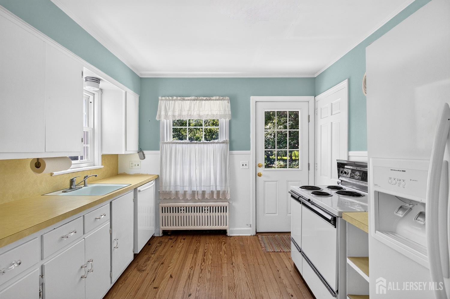 31 Warwick Road Colonia, NJ 07067 - Photo 14 of 36