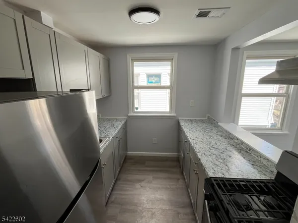 $2,200 | 389 Myrtle Avenue, Irvington, NJ 07111