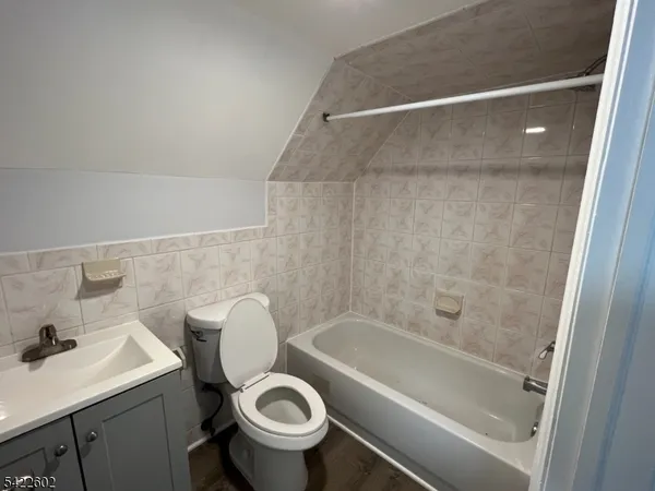 $2,200 | 389 Myrtle Avenue, Irvington, NJ 07111