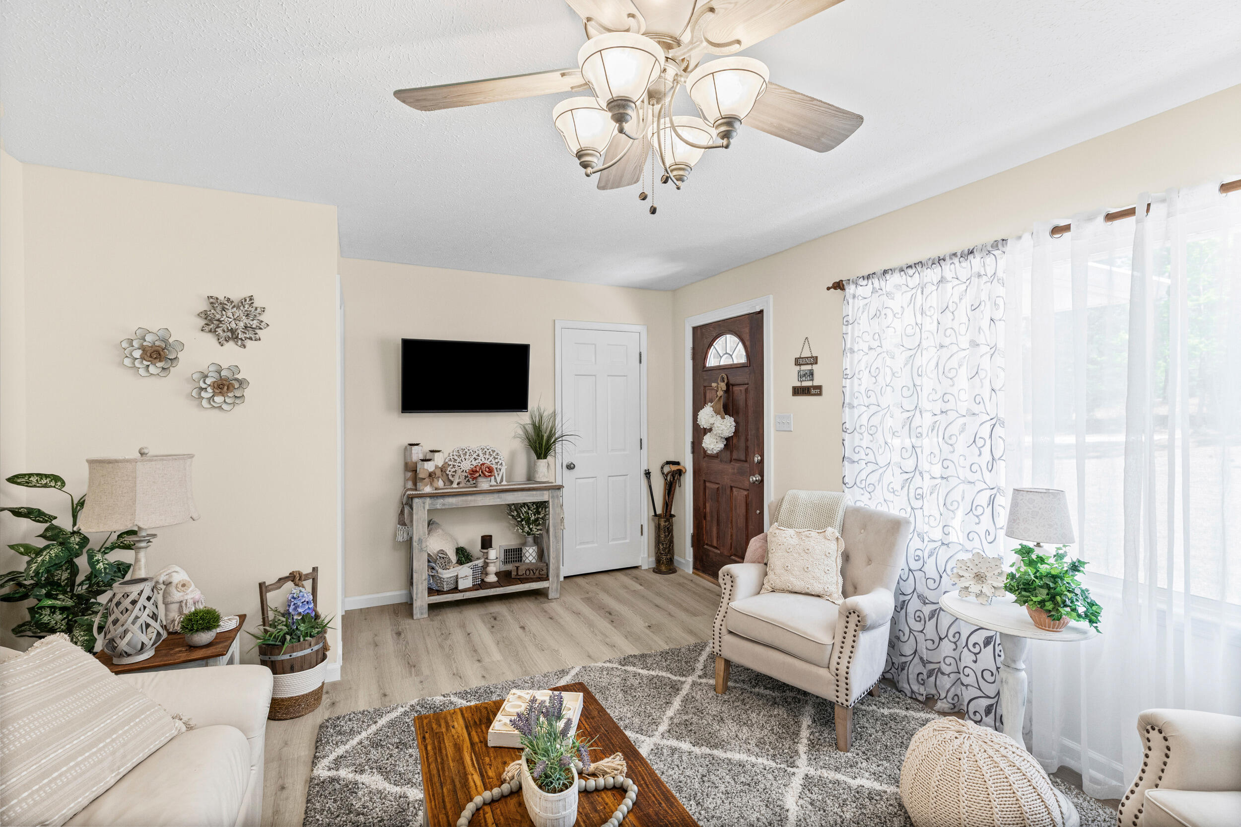 4723 Vaucluse Road Aiken, SC 29801 - Photo 6 of 33 2026-04-14_4723_vaucluse_rd-srm-06