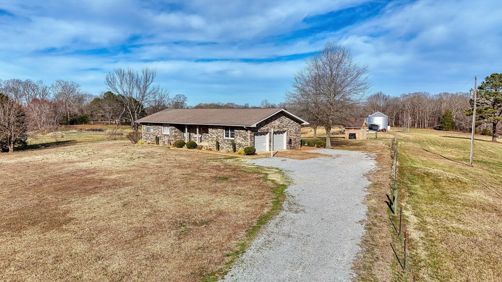628 Tom White Road Big Sandy, TN 38221 - Photo 5 of 28 Gallery Image 5