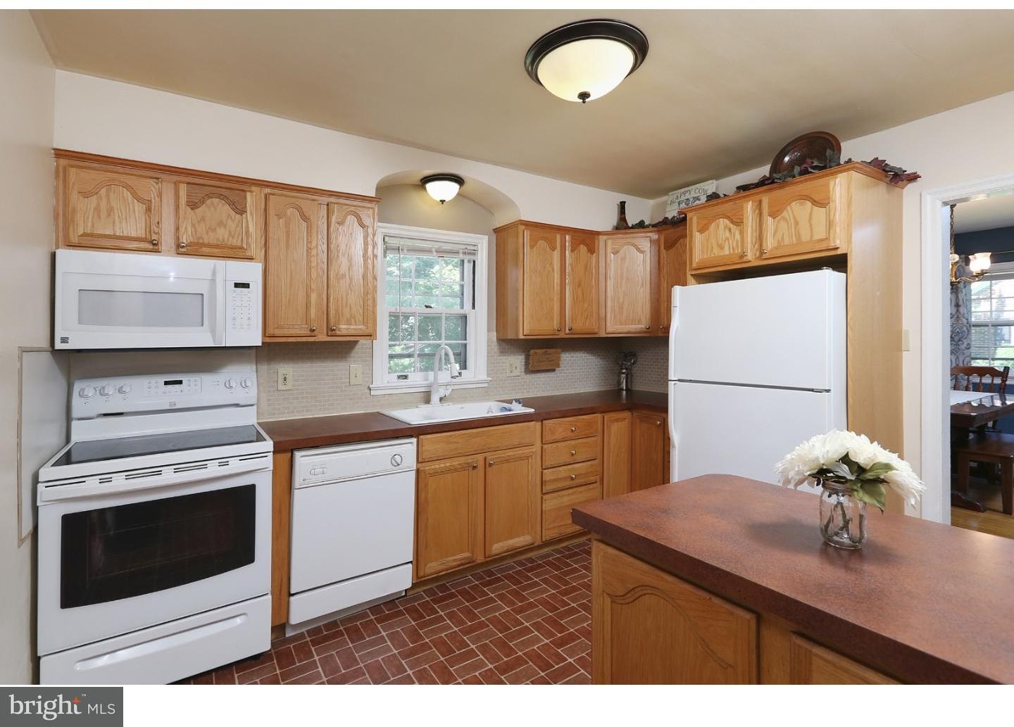 9 Lafayette Road Carneys Point, NJ 08069 - Photo 4 of 15