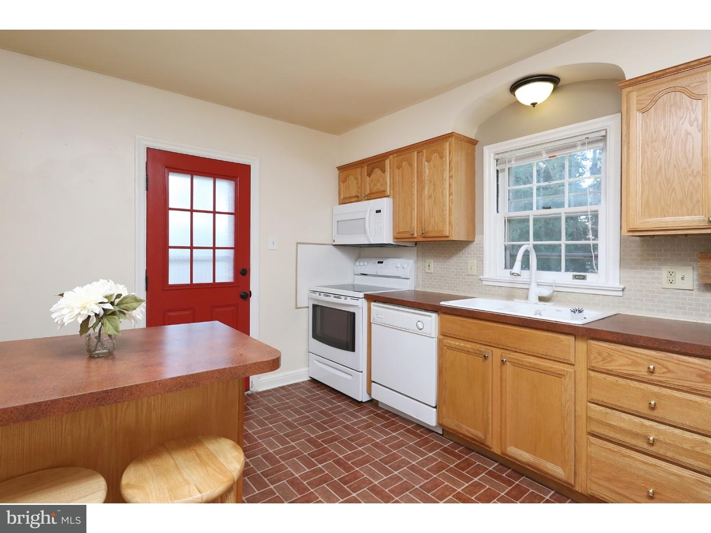 9 Lafayette Road Carneys Point, NJ 08069 - Photo 5 of 15