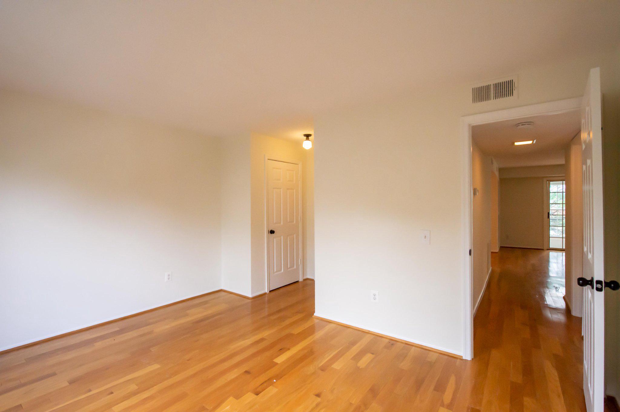 120 Fort Evans Road Southeast, Unit C Leesburg, VA 20175 - Photo 14 of 23 Primary bedroom