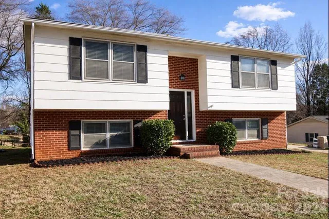 $255,000 | 1312 Oak Hill Drive, Newton, NC 28658