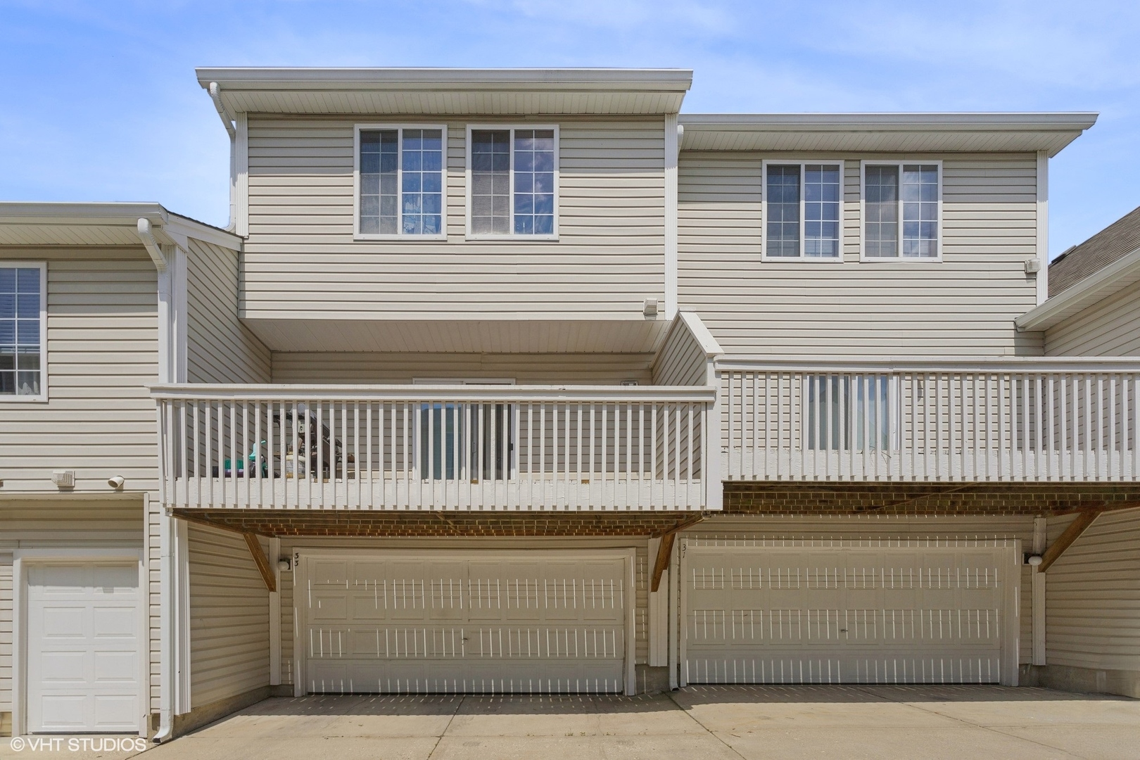 33 South Treehouse Lane Round Lake, IL 60073 - Photo 6 of 10 a view of a house with a wooden fence
