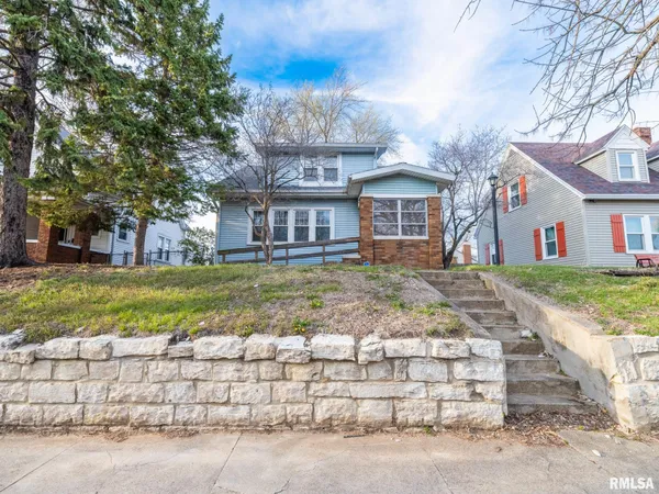 $119,900 | 921 Broadway Street, Pekin, IL 61554