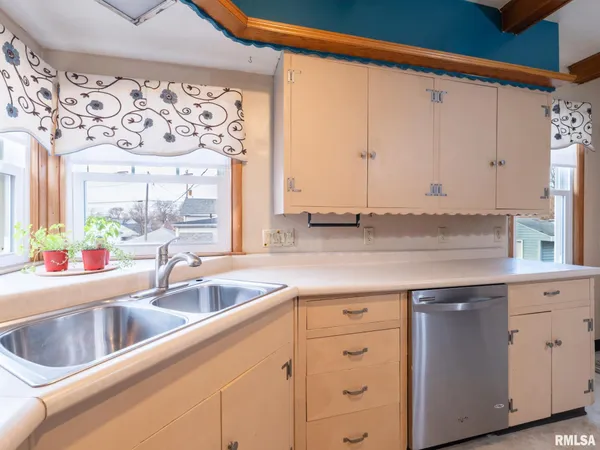 $119,900 | 921 Broadway Street, Pekin, IL 61554