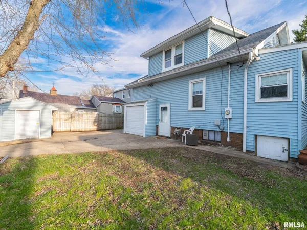 $119,900 | 921 Broadway Street, Pekin, IL 61554