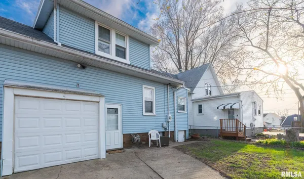 $119,900 | 921 Broadway Street, Pekin, IL 61554