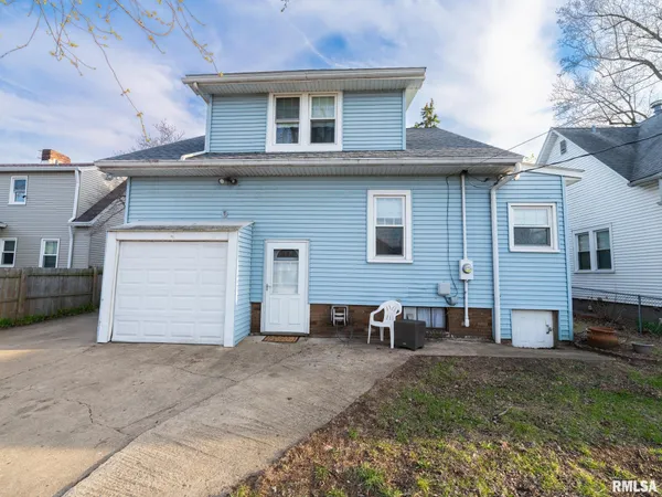 $119,900 | 921 Broadway Street, Pekin, IL 61554