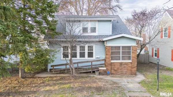 $119,900 | 921 Broadway Street, Pekin, IL 61554