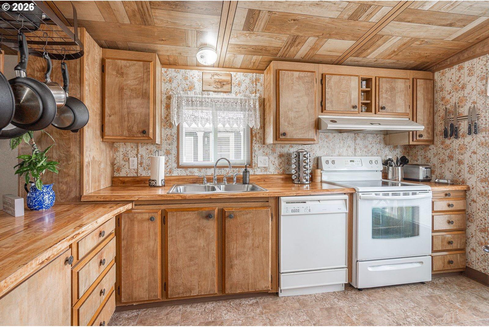 4374 Hazelgreen Road Northeast Salem, OR 97305 - Photo 19 of 33 Gallery Image 19