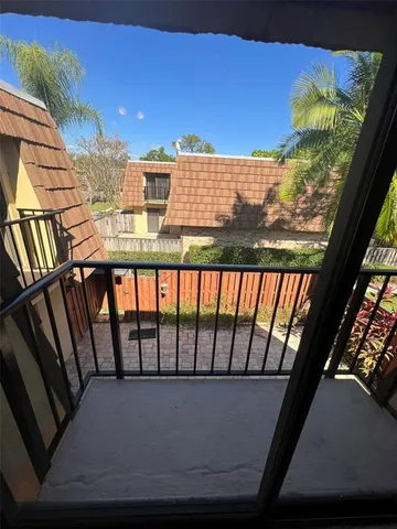 $1,800 | 5285 Coral Court, Unit 621, Orlando, FL 32811