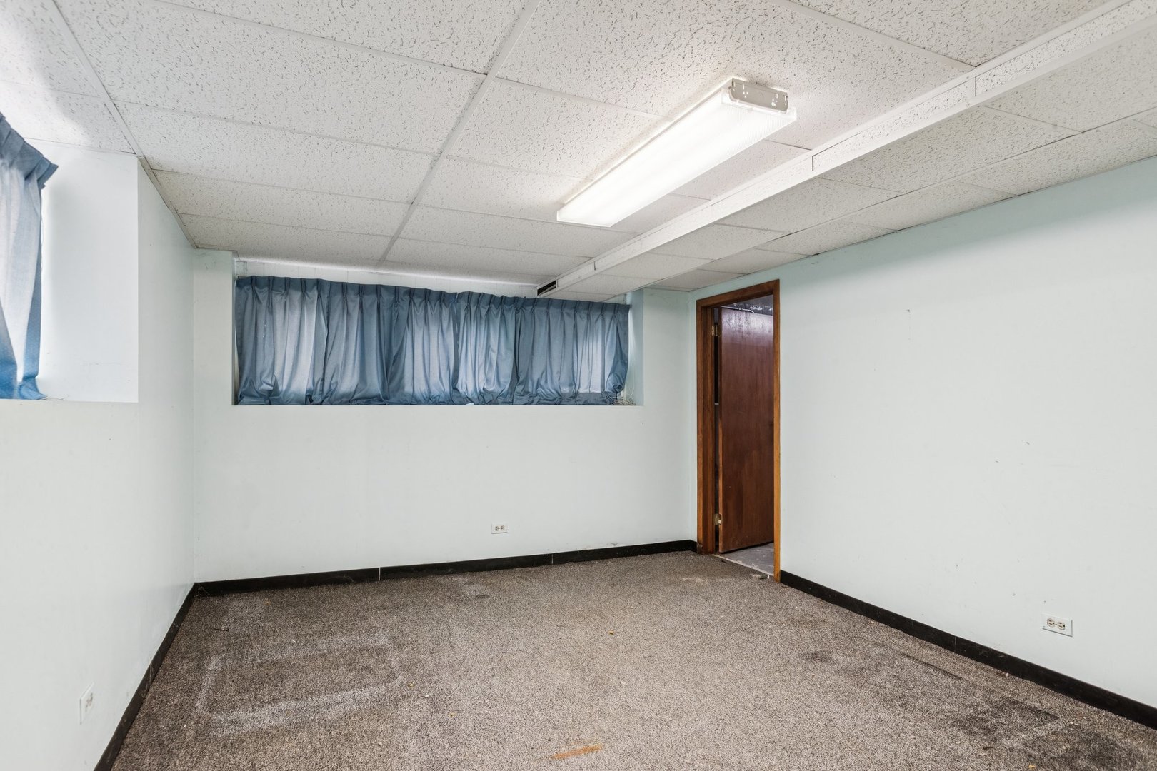 2917 North Rutherford Avenue Chicago, IL 60634 - Photo 23 of 34 a view of an empty room and a window