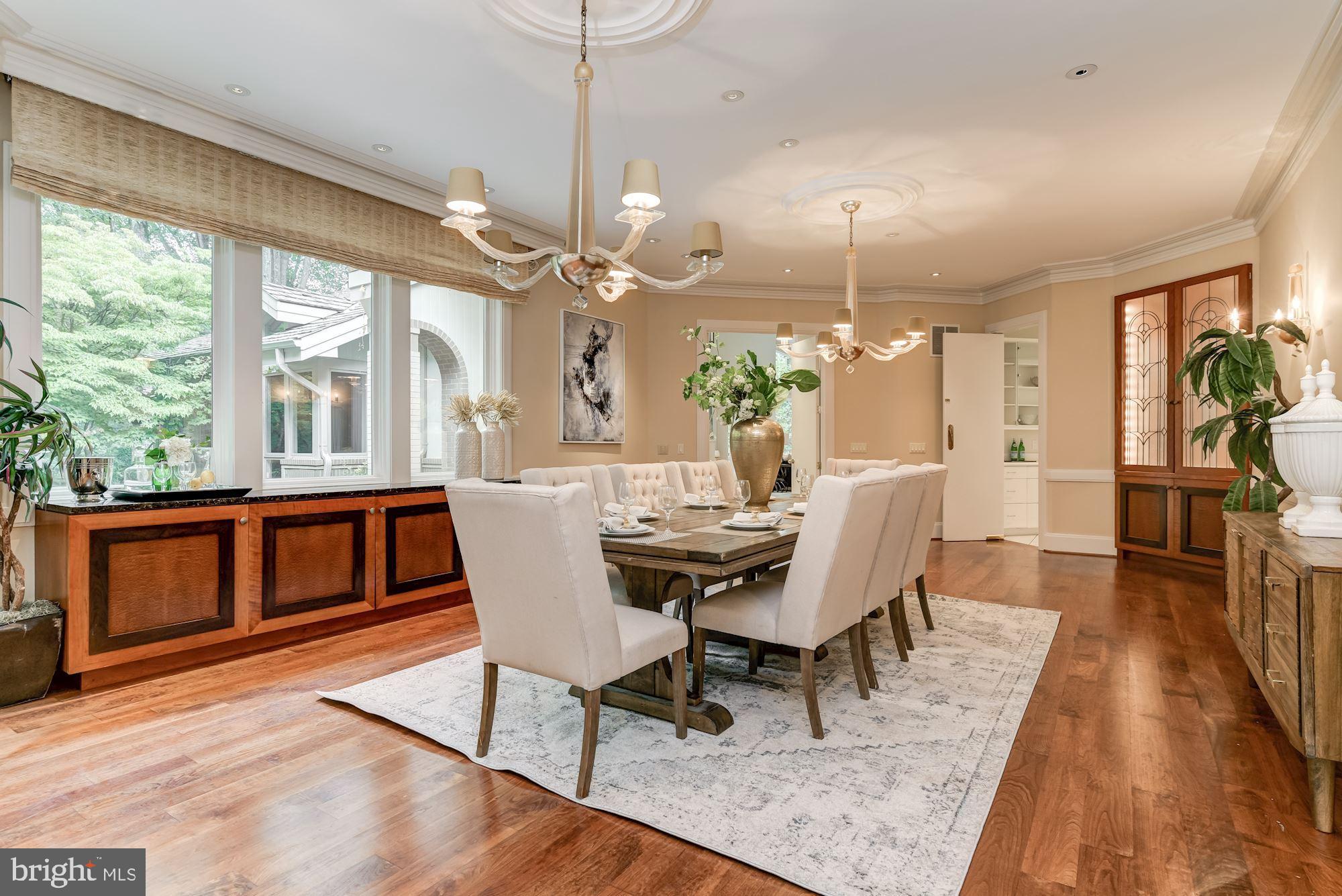 10827 Lockland Road Potomac, MD 20854 - Photo 11 of 44 Main Level - Dining Room
