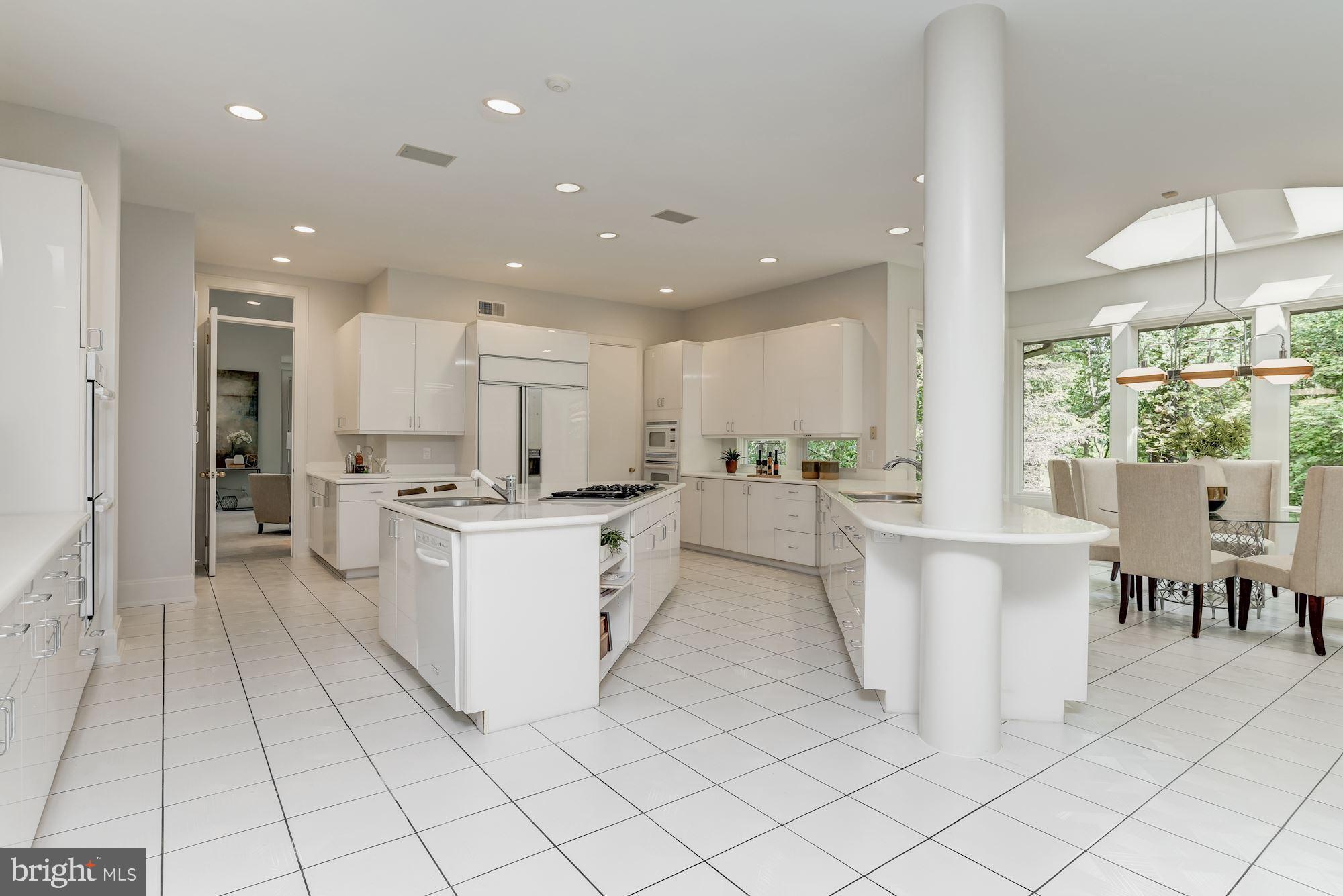 10827 Lockland Road Potomac, MD 20854 - Photo 12 of 44 Main Level - Gourmet Kitchen