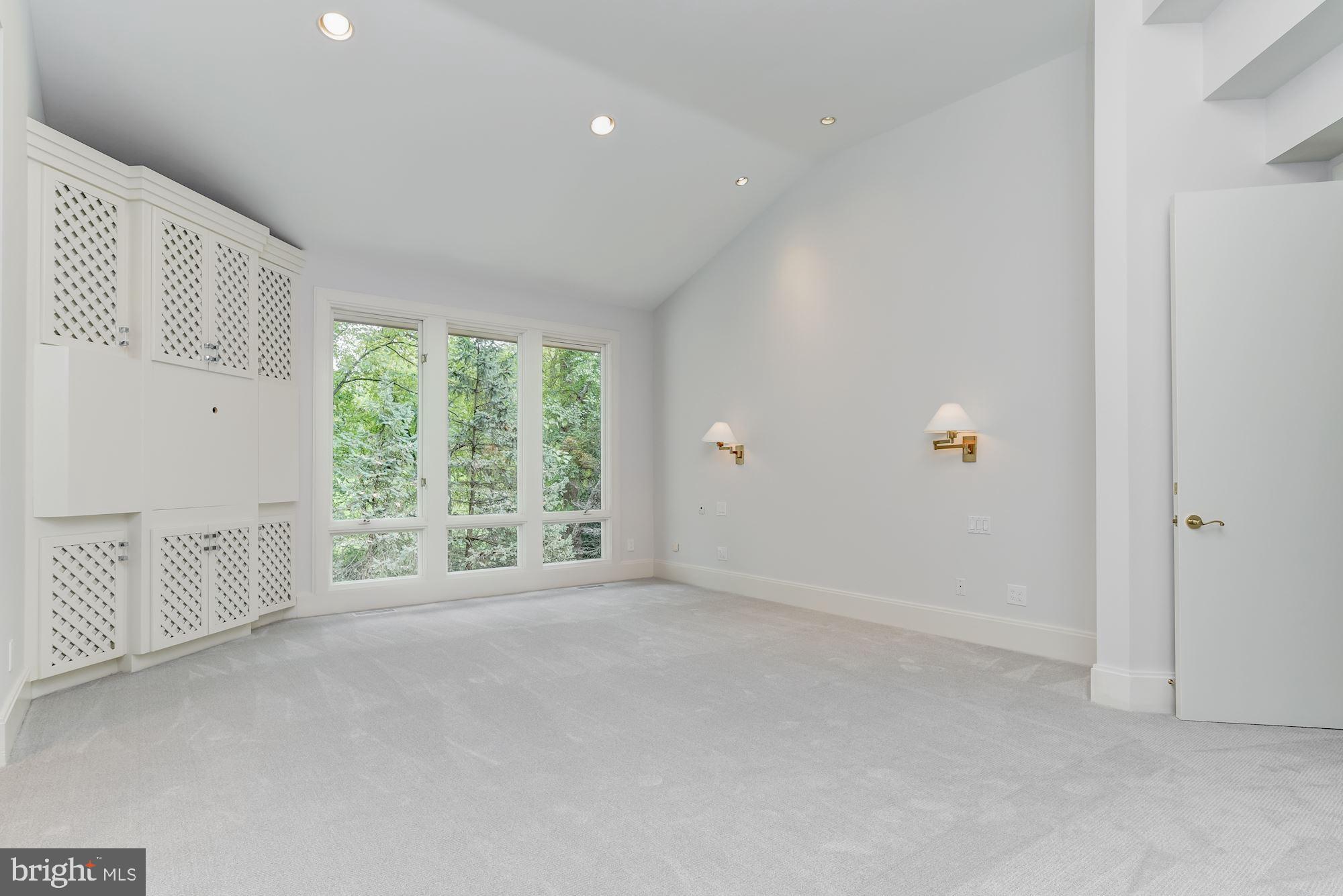 10827 Lockland Road Potomac, MD 20854 - Photo 25 of 44 Main Level - Primary Suite