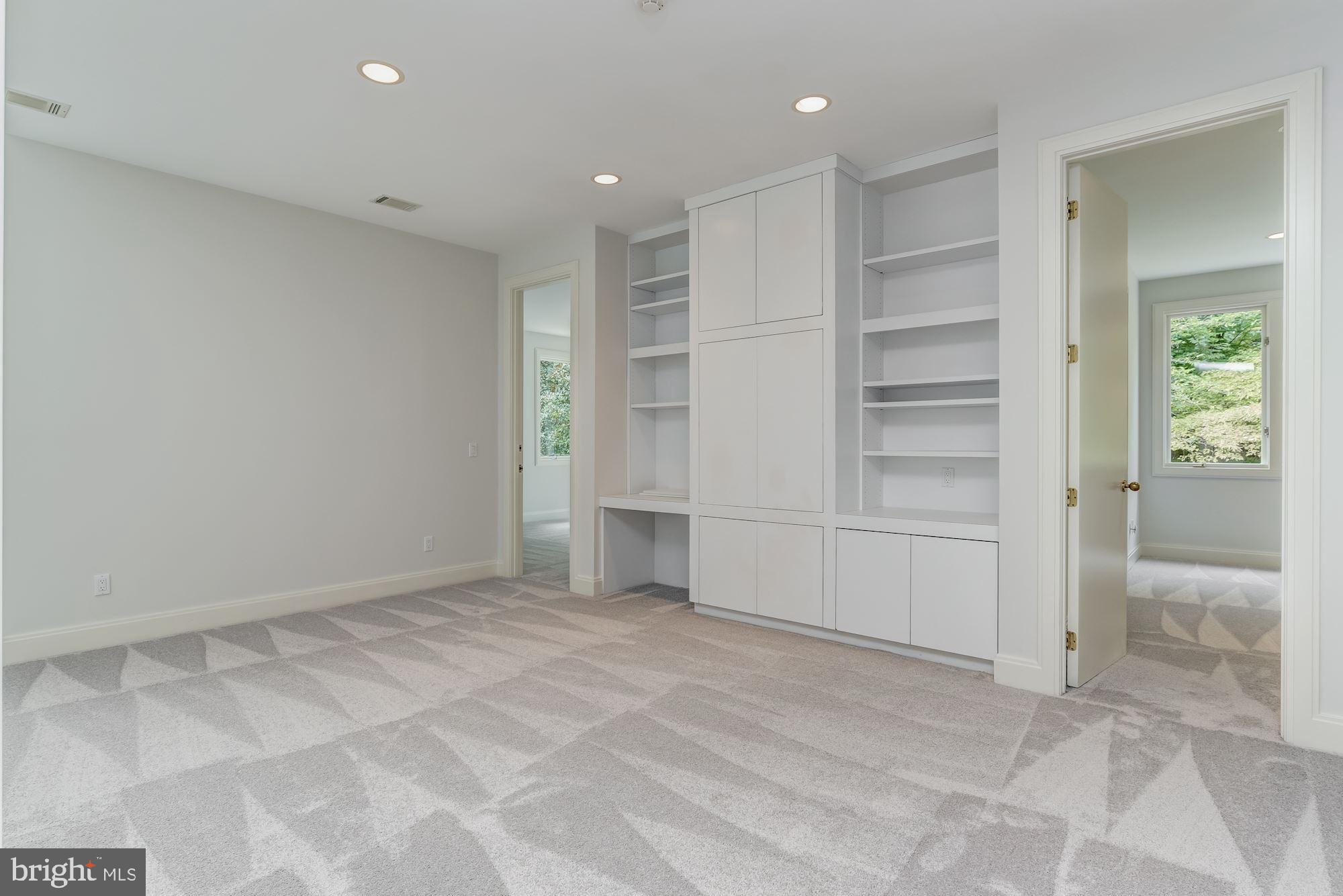 10827 Lockland Road Potomac, MD 20854 - Photo 30 of 44 Upper Level - Lounge